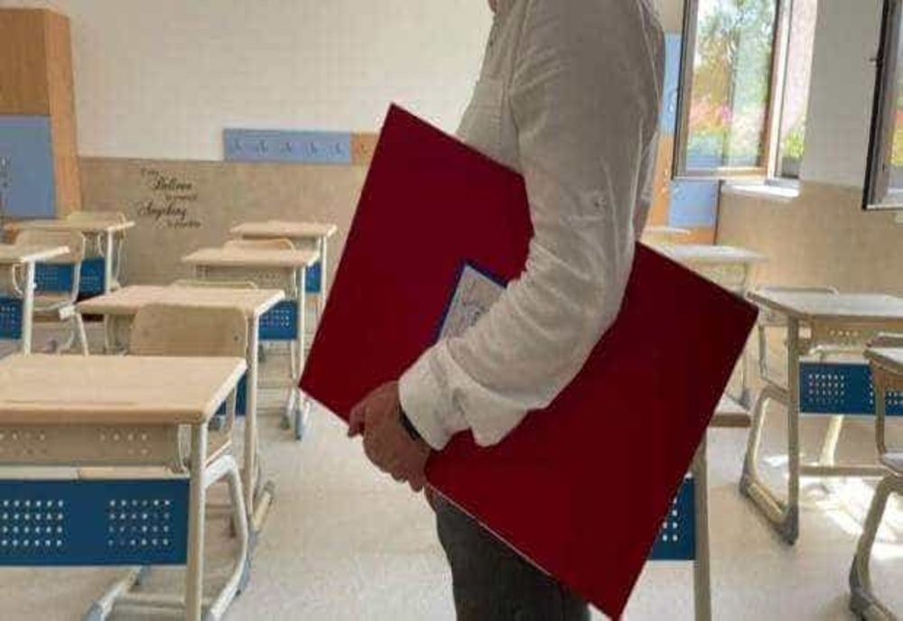 Profesor de religie din Buzău, investigat pentru presupusă racolare de minori și schimb de mesaje cu o elevă