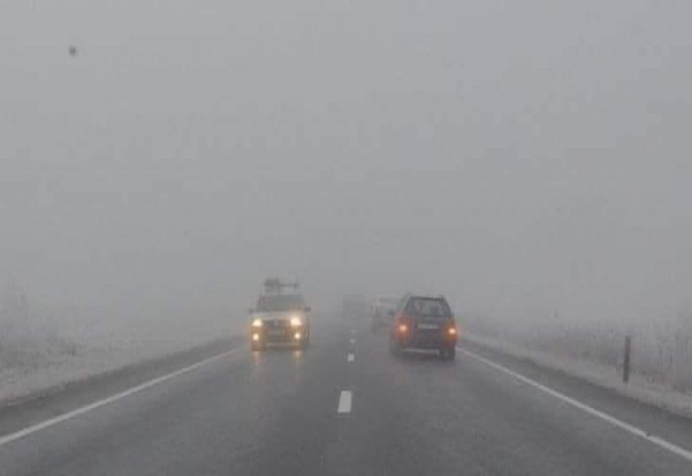 INFOTRAFIC: SE CIRCULĂ ÎN CONDIȚII DE CEAȚĂ ÎN DOUĂ JUDEȚE DIN ȚARĂ