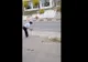 Ce a pățit o femeie din Cărbunești care a aruncat cioburi pe un loc de parcare