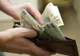 Peste 40 de gorjeni au rămas fără ajutorul social pentru că au refuzat să muncească