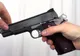 Amenințat cu pistolul în trafic