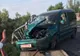 A distrus o mașină și un pod, iar apoi a fugit de la locul accidentului
