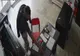 Filmat în timp ce fură un telefon mobil | VIDEO