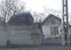 Un gorjean a rămas suspendat cu mașina pe un gard