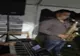 Anchetă la IPJ Gorj după apariţia unor imagini cu un poliţist ce cântă la chefuri de interlopi