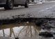 Locuitorii unui cartier din Târgu Jiu își repară singuri strada