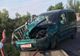 A distrus o mașină și un pod, iar apoi a fugit de la locul accidentului