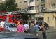 A rămas atârnat pe marginea blocului, după ce a vrut să iasă din casă pe fereastră
