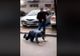 Spectacol ieftin la Bumbești Jiu: Un bărbat și-a scos prietenul în lesă prin oraș