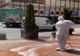 Se dezinfectează străzile și trotuarele din Târgu Jiu