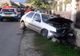 FOTO. Două persoane rănite după ce maşina în care se aflau a intrat într-un gard de beton