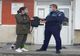 Târgu Jiu: Rucsac cu bani, găsit de poliţişti şi restituit proprietarei